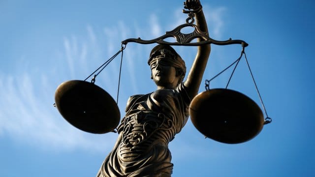 Wer 45 Jahre lang in die Rentenkasse eingezahlt hat, kann früher als andere in Rente gehen. Wer 45 Jahre lang in die Rentenkasse eingezahlt hat, kann früher als andere in Rente gehen.