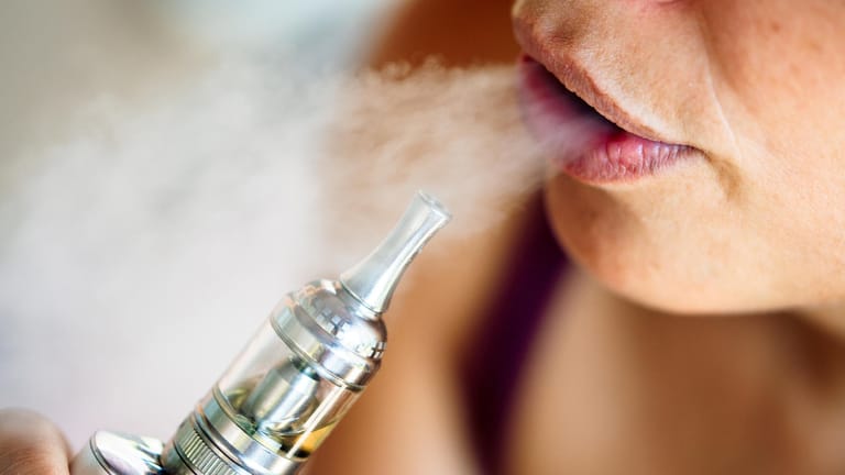 E-Zigarette: Sogenannte Liquids werden in elektronischen Zigaretten verdampft.