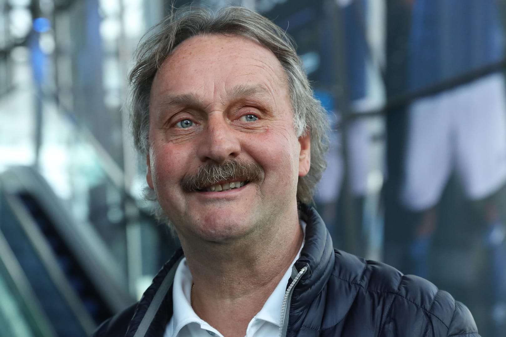Peter Neururer: Der Kulttrainer stünde einem Engagement auf Schalke offen gegenüber.