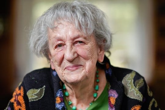 Ingrid Noll wird 85 - und schreibt munter weiter.