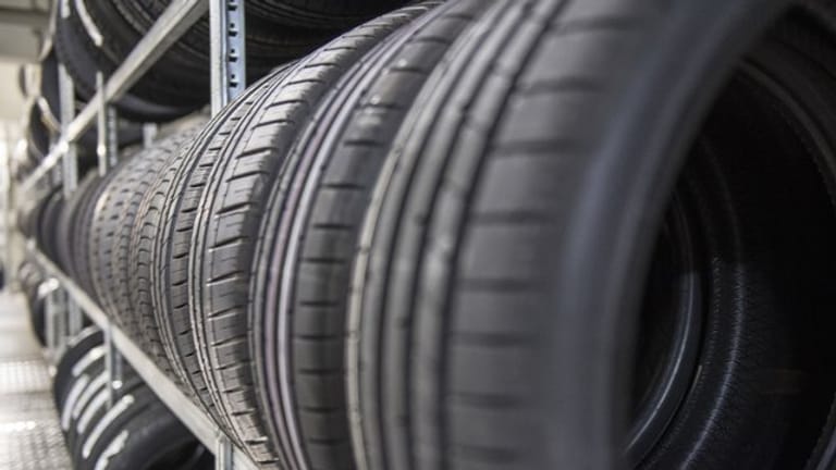 Reifen: Bis Ende der 1940er-Jahre wurden Reifen für Pkw und Lkw in der sogenannten Diagonalbauweise hergestellt.