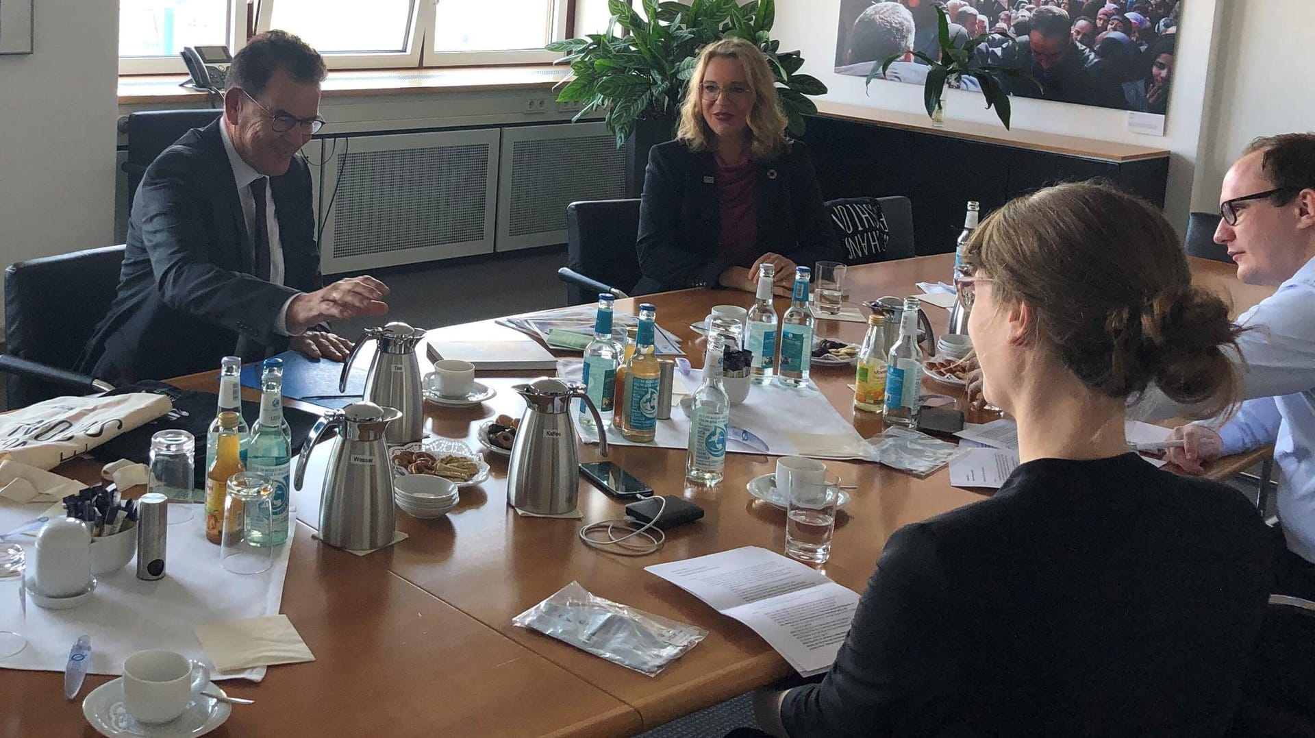 Gerd Müller und Claudia Kemfert im Gespräch mit t-online.