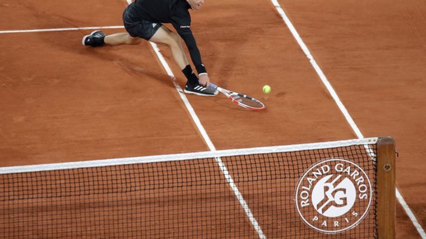 Drei deutsche Tennisprofis haben in Paris am Dienstag die Chance auf den Einzug in die zweite Runde.