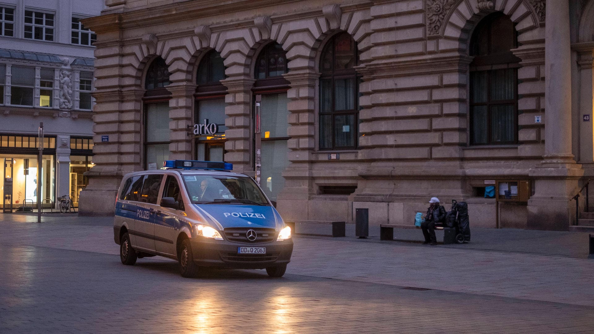 Eine Streife der Polizei in der Leipziger Innenstadt: Die Beamten in Leipzig haben nach einem vierjährigen Jungen gesucht.