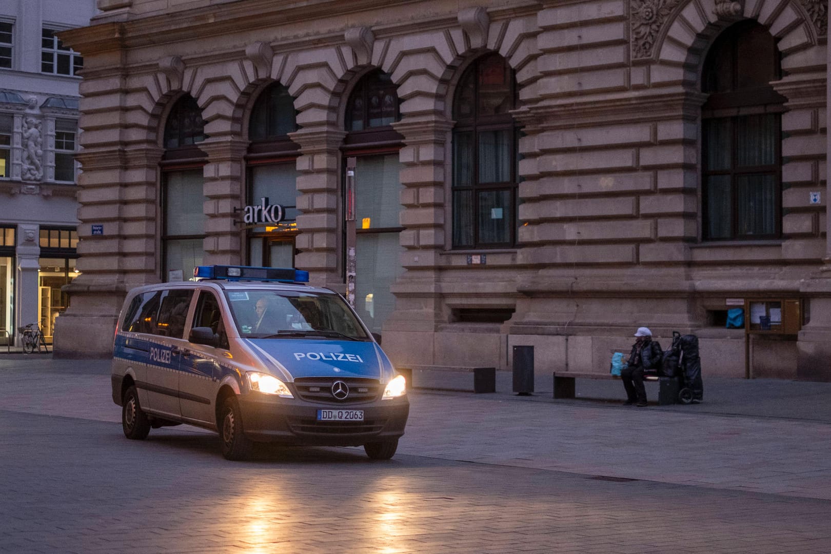 Eine Streife der Polizei in der Leipziger Innenstadt: Die Beamten in Leipzig haben nach einem vierjährigen Jungen gesucht.