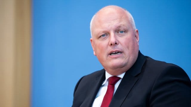 Ulrich Kelber (SPD), Bundesbeauftragter für den Datenschutz und die Informationsfreiheit (BfDI), sieht die Umseetzung der Datenschutz-Grundverordnung auf gutem Weg. Ulrich Kelber (SPD), Bundesbeauftragter für den Datenschutz und die Informationsfreiheit (BfDI), sieht die Umseetzung der Datenschutz-Grundverordnung auf gutem Weg.