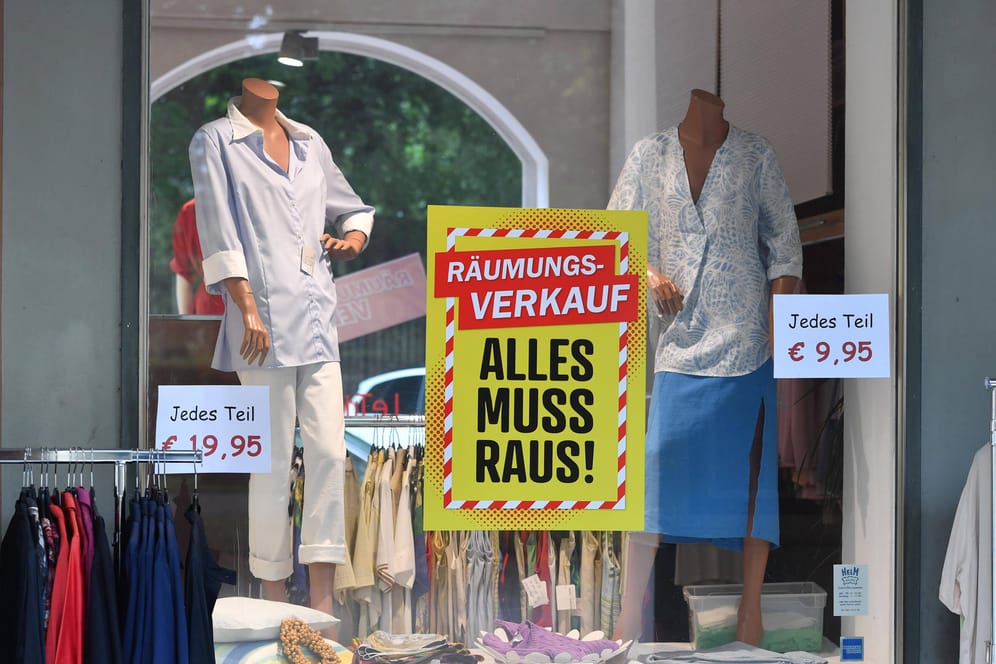 Eine Geschäftsaufgabe in München (Symbolbild): Viele Unternehmen leiden unter der Corona-Krise.