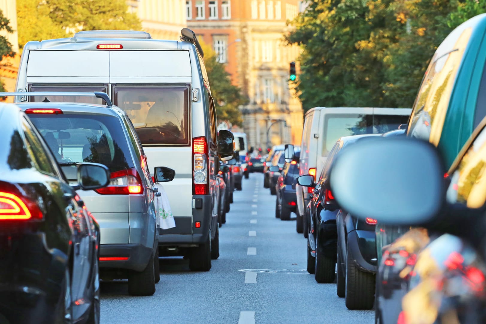 Moderne Autos: Navigationssysteme können Hinweise zum Spritsparen geben.