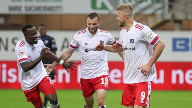 Hamburger Matchwinner in Paderborn: Simon Terodde (r).