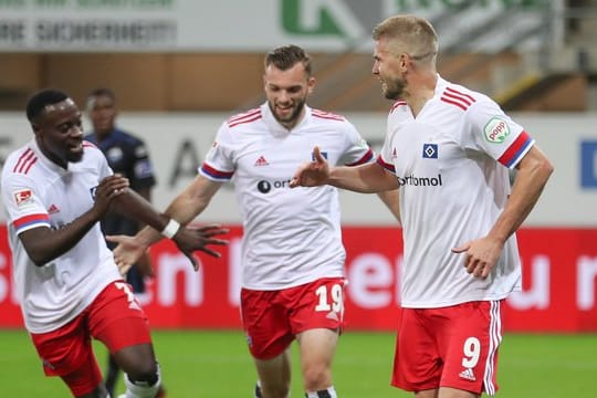 Hamburger Matchwinner in Paderborn: Simon Terodde (r).