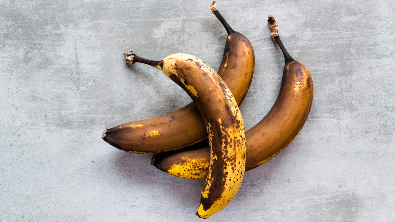 Braune Bananen: Sowohl für herzhafte als auch für süße Speisen – das Obst eignet sich zur Resteverwertung.