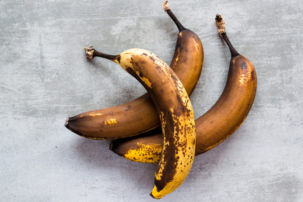 Braune Bananen: Sowohl für herzhafte als auch für süße Speisen – das Obst eignet sich zur Resteverwertung.