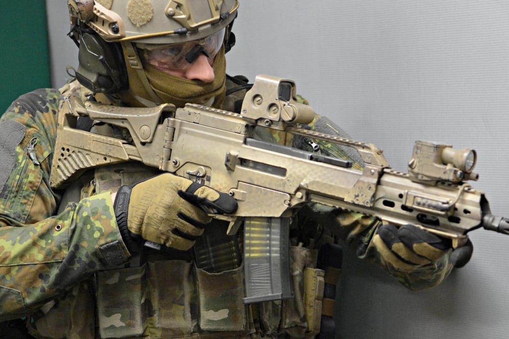 Ein Soldat trainiert mit einem Sturmgewehr vom Typ G36 von Heckler & Koch (Symbolbild): Der Waffenhersteller hat die Bundeswehr bislang mit Gewehren ausgestattet.