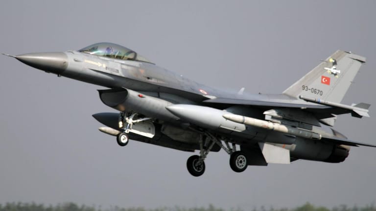 Türkischer F-16-Kampfjet: Laut armenischen Angaben soll die Türkei ein armenisches Flugzeug abgeschossen haben.