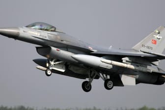 Türkischer F-16-Kampfjet: Laut armenischen Angaben soll die Türkei ein armenisches Flugzeug abgeschossen haben.