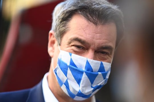 Bayerns Ministerpräsident Markus Söder warnt vor Reisen in Risikogebiete.