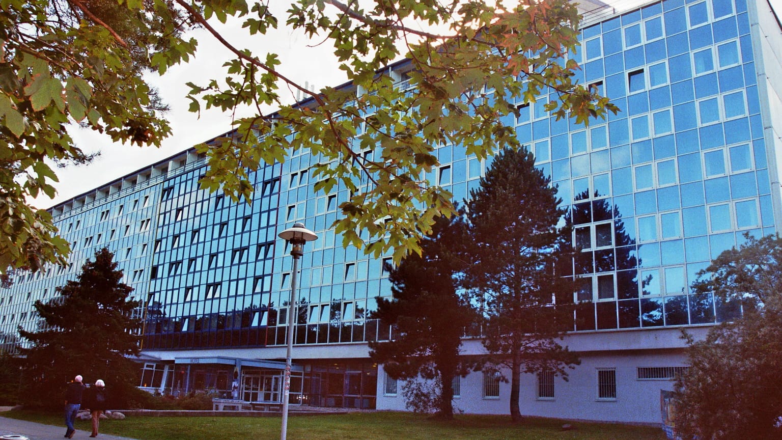 Hotel "Baltic" in Zinnowitz: Das Bettenhaus von der Strand zugewandten Seite.