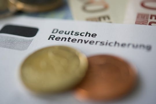 Absolventen eines dualen Studiums sind grundsätzlich rentenversichert. Absolventen eines dualen Studiums sind grundsätzlich rentenversichert.