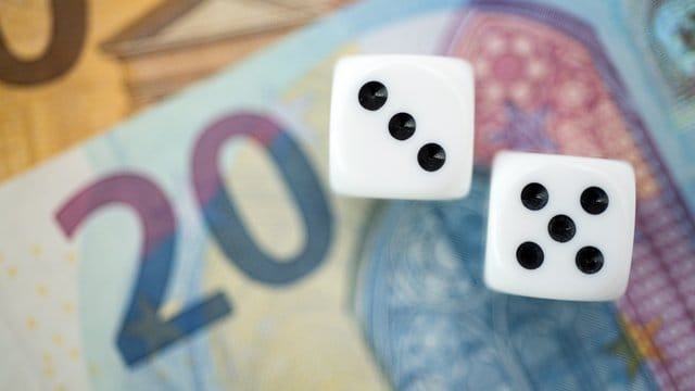 Welche Kombination darf es sein? Ehepaare können mit der richtigen Steuerklasse ihr Nettoeinkommen optimieren. Welche Kombination darf es sein? Ehepaare können mit der richtigen Steuerklasse ihr Nettoeinkommen optimieren.