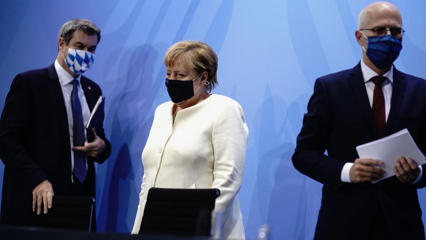 Angela Merkel, Markus Söder und Peter Tschentscher stellten die verschärften Corona-Regeln vor.