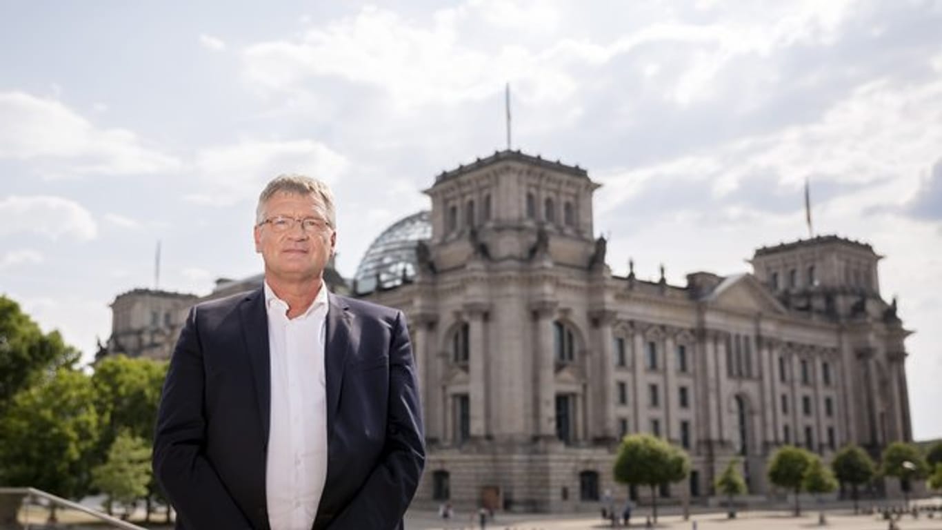 AfD-Chef Jörg Meuthen vor dem Reichstagsgebäude in Berlin.