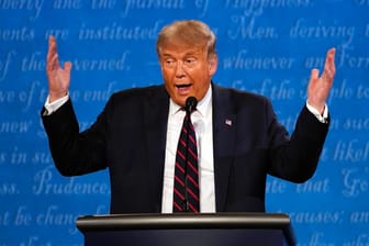 Donald Trump beim TV-Duell: Stören, Pöbeln, Provozieren.