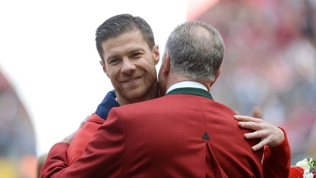 Karl-Heinz Rummenigge ist ein Fan von Xabi Alsono. Karl-Heinz Rummenigge ist ein Fan von Xabi Alsono.