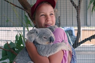 Izzy Bee hat ein Herz für Koalas.