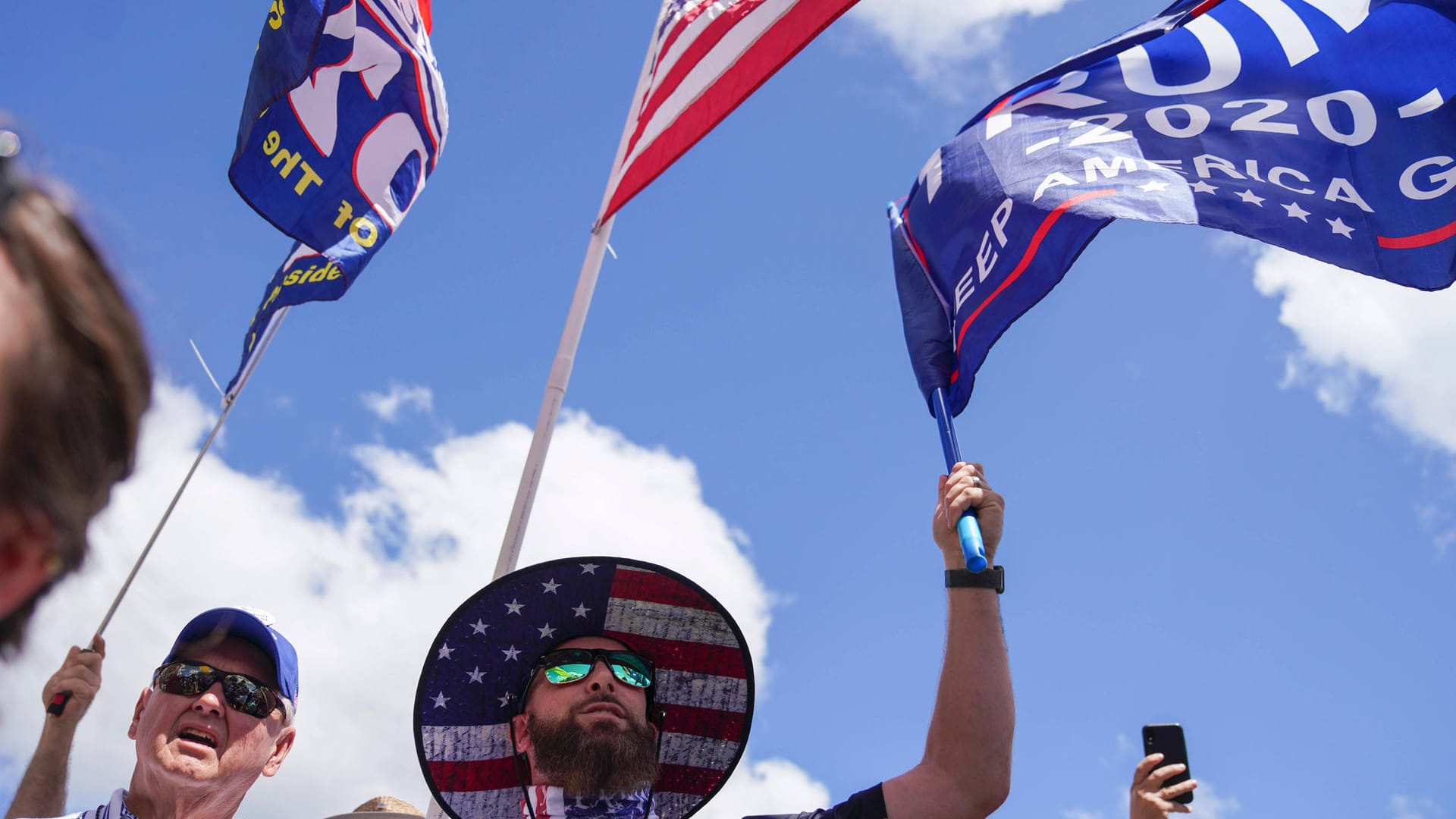 USA: Die rechtsextremen "Proud Boys" feiern den US-Präsidenten Donald Trump.