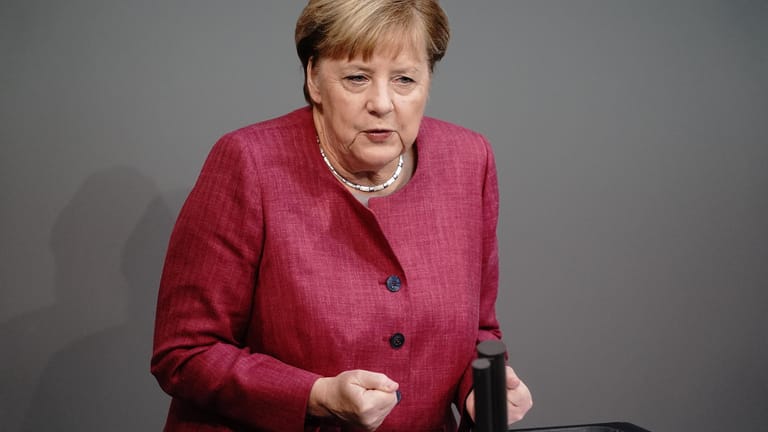Bundeskanzlerin Angela Merkel (CDU) bei der Generaldebatte im Bundestag: "Wir fordern ihn auf, mit seinem Volk in einen Dialog zu treten".