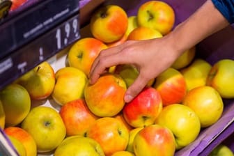 Wer einen besonders knackigen oder eher weichen Apfel essen möchte, sollte die Besonderheiten einzelner Sorten kennen.