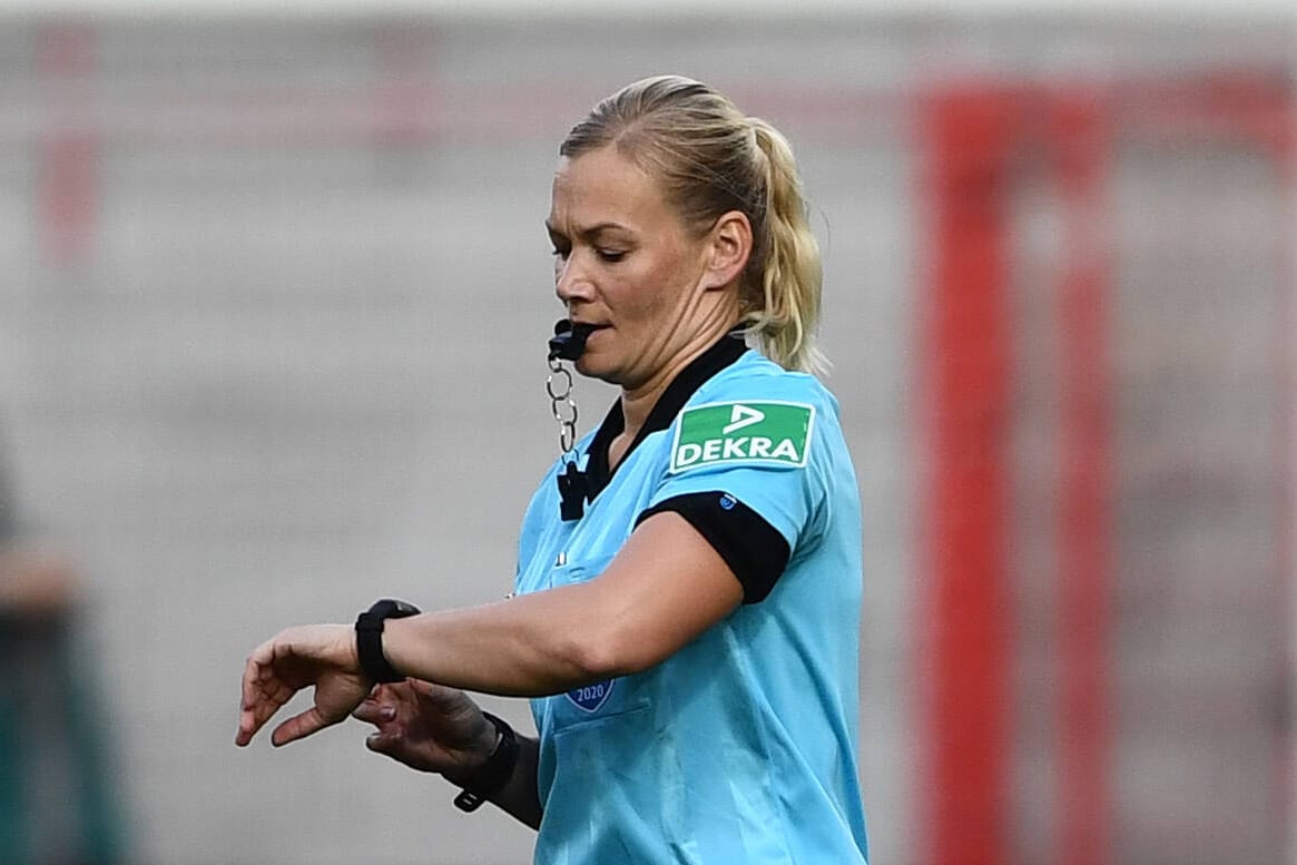 Bibiana Steinhaus an der Pfeife: Die Schiedsrichterin leitet im Supercup ihr letztes Spiel.