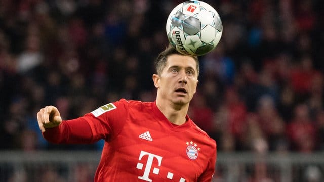 Bei der UEFA-Auszeichnung Fußballer des Jahres spricht eigentlich alles für Robert Lewandowski. Bei der UEFA-Auszeichnung Fußballer des Jahres spricht eigentlich alles für Robert Lewandowski.