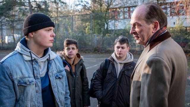 Onno Barkenthien (Elmo Anton Stratz) schikaniert seine Mitschüler. Onno Barkenthien (Elmo Anton Stratz) schikaniert seine Mitschüler.