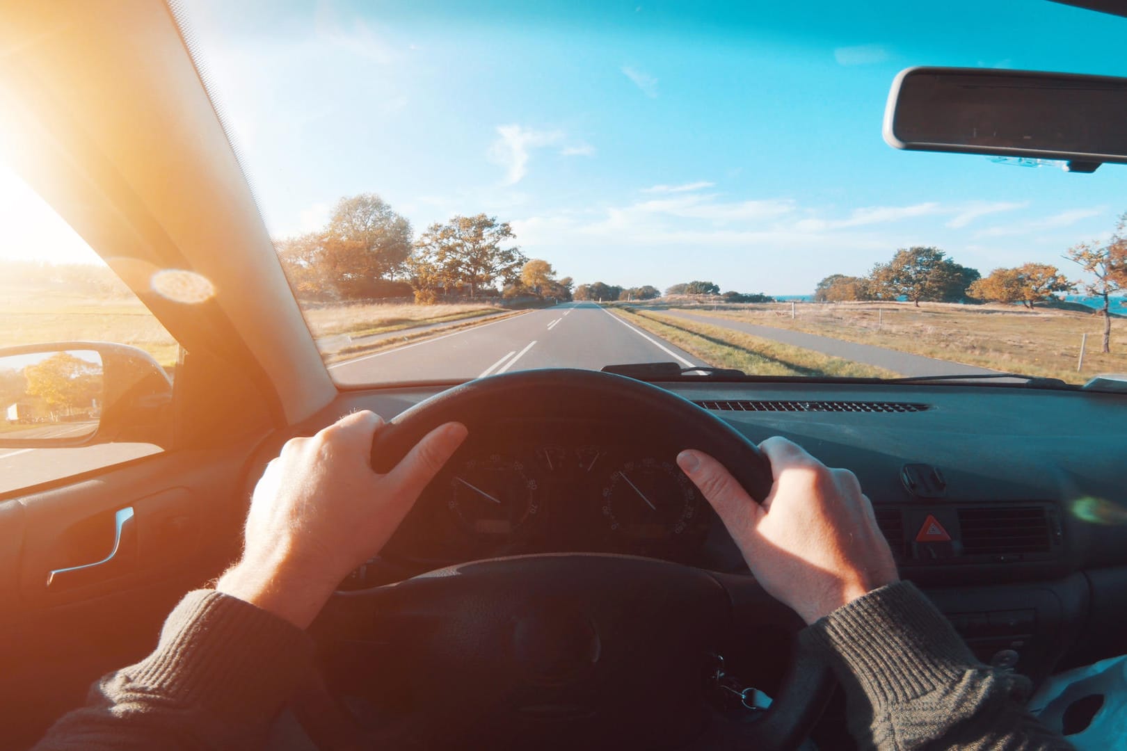 Blendgefahr beim Autofahren: Auch Fußgänger und Radfahrer müssen davon ausgehen, nicht immer rechtzeitig gesehen zu werden.