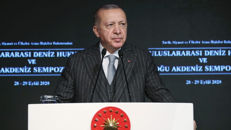 Präsident Recep Tayyip Erdogan: Bei der Wahrung demokratischer Grundrechte stellt das Auswärtige Amt der Türkei ein vernichtendes Zeugnis aus.