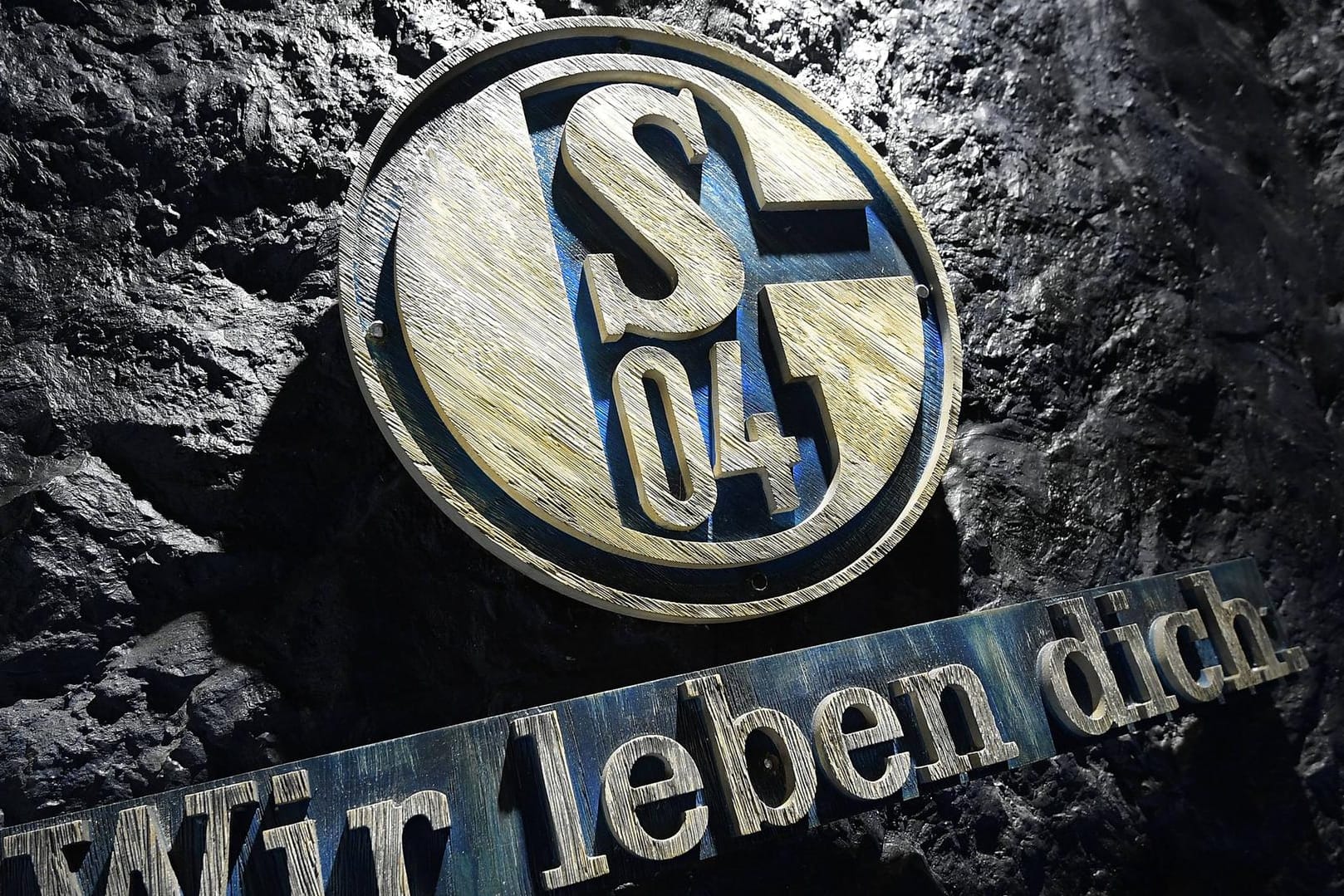Der FC Schalke 04 hat Manuel Baum als neuen Trainer unter Vertrag genommen, ein anderer Coach wollte nicht zu den Knappen wechseln.