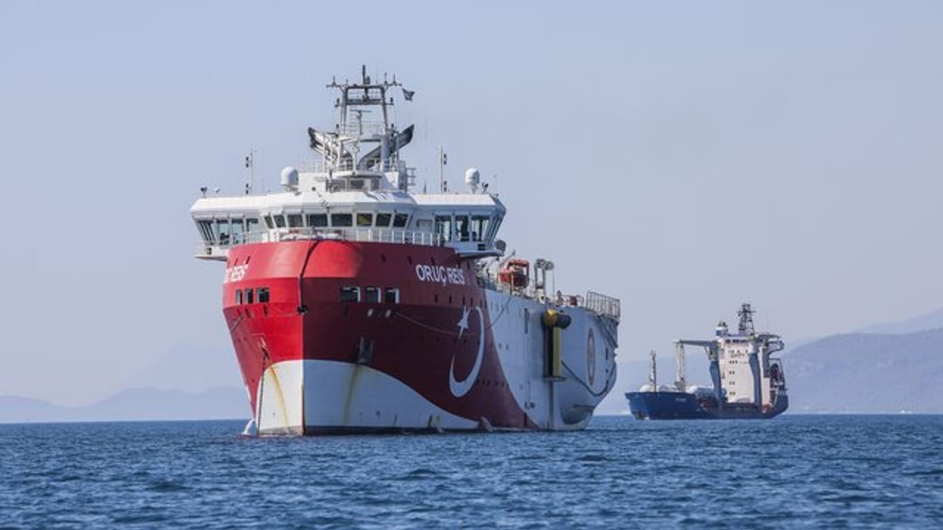 Ein türkische Forschungsschiff ankert im Mittelmeer - Zypern fordert von der EU Strafmaßnahmen gegen die Türkei.