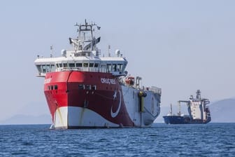 Ein türkische Forschungsschiff ankert im Mittelmeer - Zypern fordert von der EU Strafmaßnahmen gegen die Türkei.