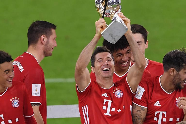 Der FC Bayern freut sich über den Gewinn des Supercups.
