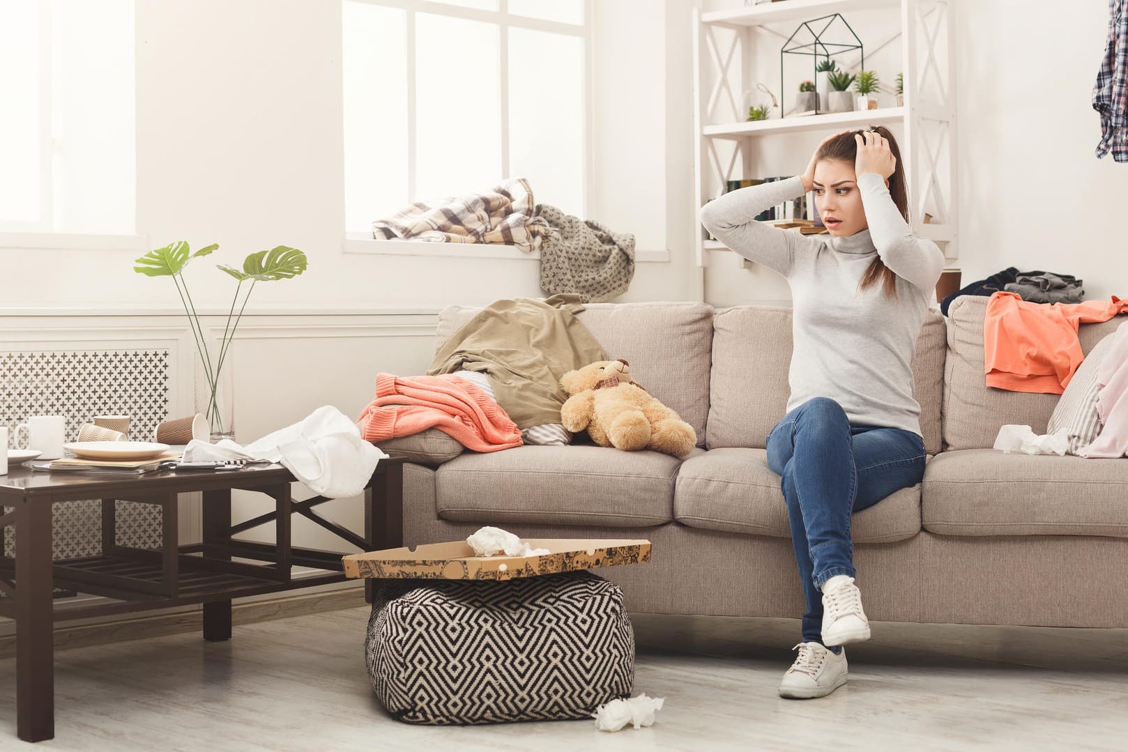 Chaos im Wohnzimmer: Oft sorgen einfache Tricks für Ordnung und Sauberkeit.