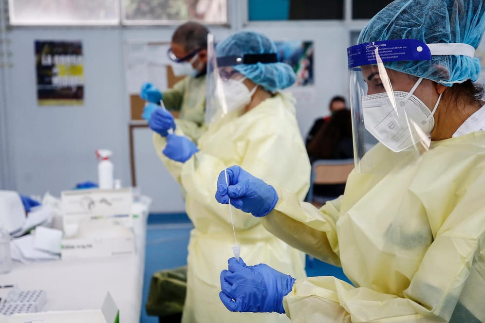 Corona-Tests an einer Schule in Rom: Italien hat die Pandemie nach den schrecklichen Monaten zu Beginn gut in den Griff bekommen.