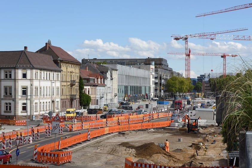 Baustelle in der Karlsruher Kriegsstraße: Der Tunnel, der hier entsteht, hat nun einen Namen bekommen.