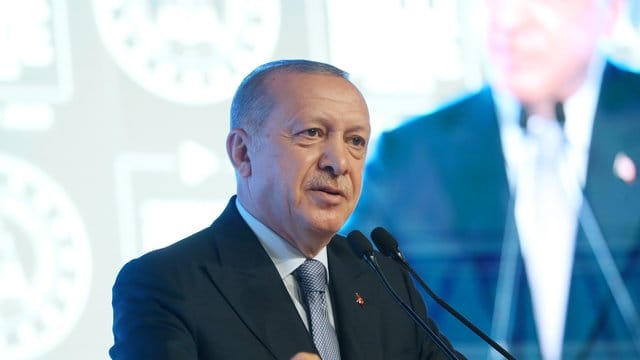 Der türkische Präsident Erdogan nennt die EU ein "einflussloses und oberflächliches Gebilde". Der türkische Präsident Erdogan nennt die EU ein "einflussloses und oberflächliches Gebilde".