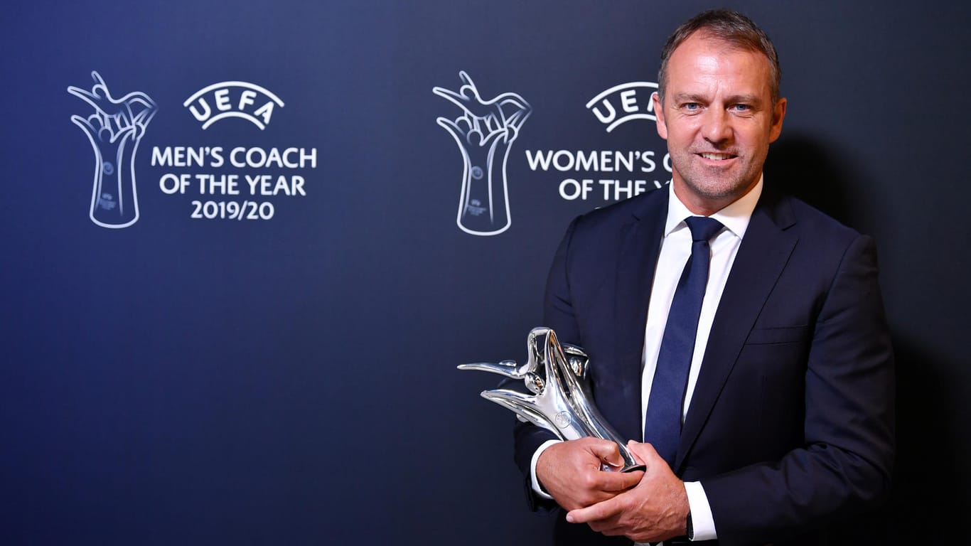 Bayern-Trainer Hansi Flick mit der Auszeichnung zum Trainer des Jahres: "Ein absolut verrücktes Jahr".