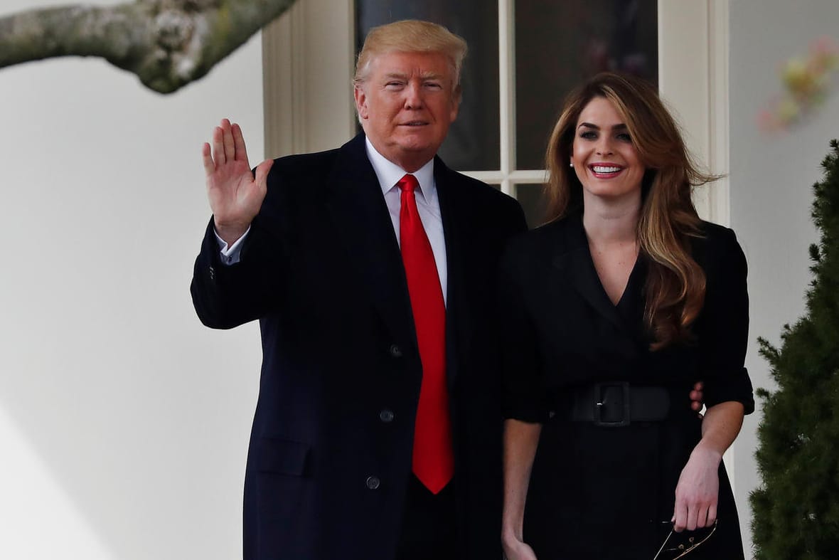 Donald Trump und Hope Hicks (Archivbild): Die Beraterin des US-Präsidenten hat sich mit dem Coronavirus infiziert.