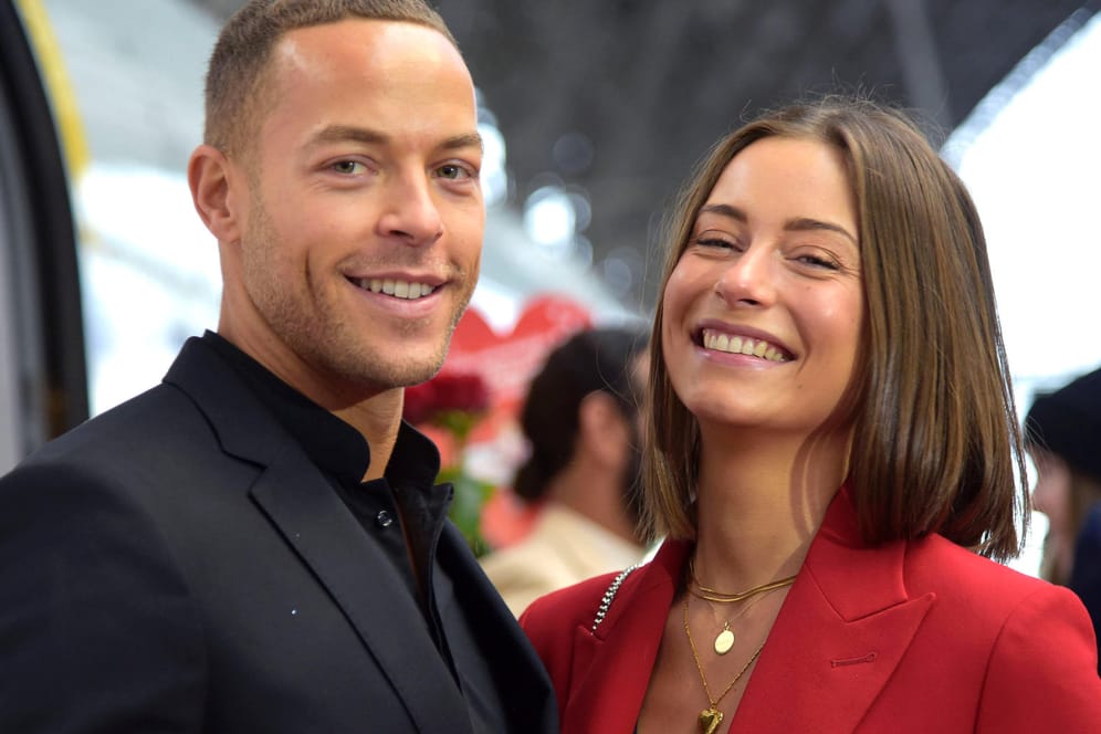 Andrej Mangold mit Freundin Jenny Lange: Das Paar hat im "Sommerhaus der Stars" für Wirbel gesorgt.