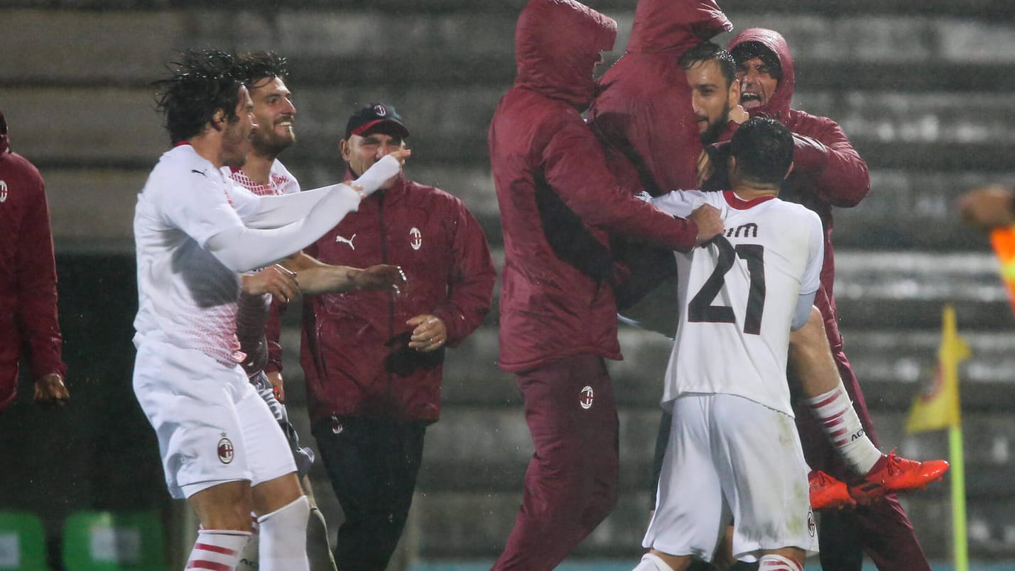 Elfmeterschießen im Estadio dos Arcos: die AC Mailand steht in der Gruppenphase der Europa League.