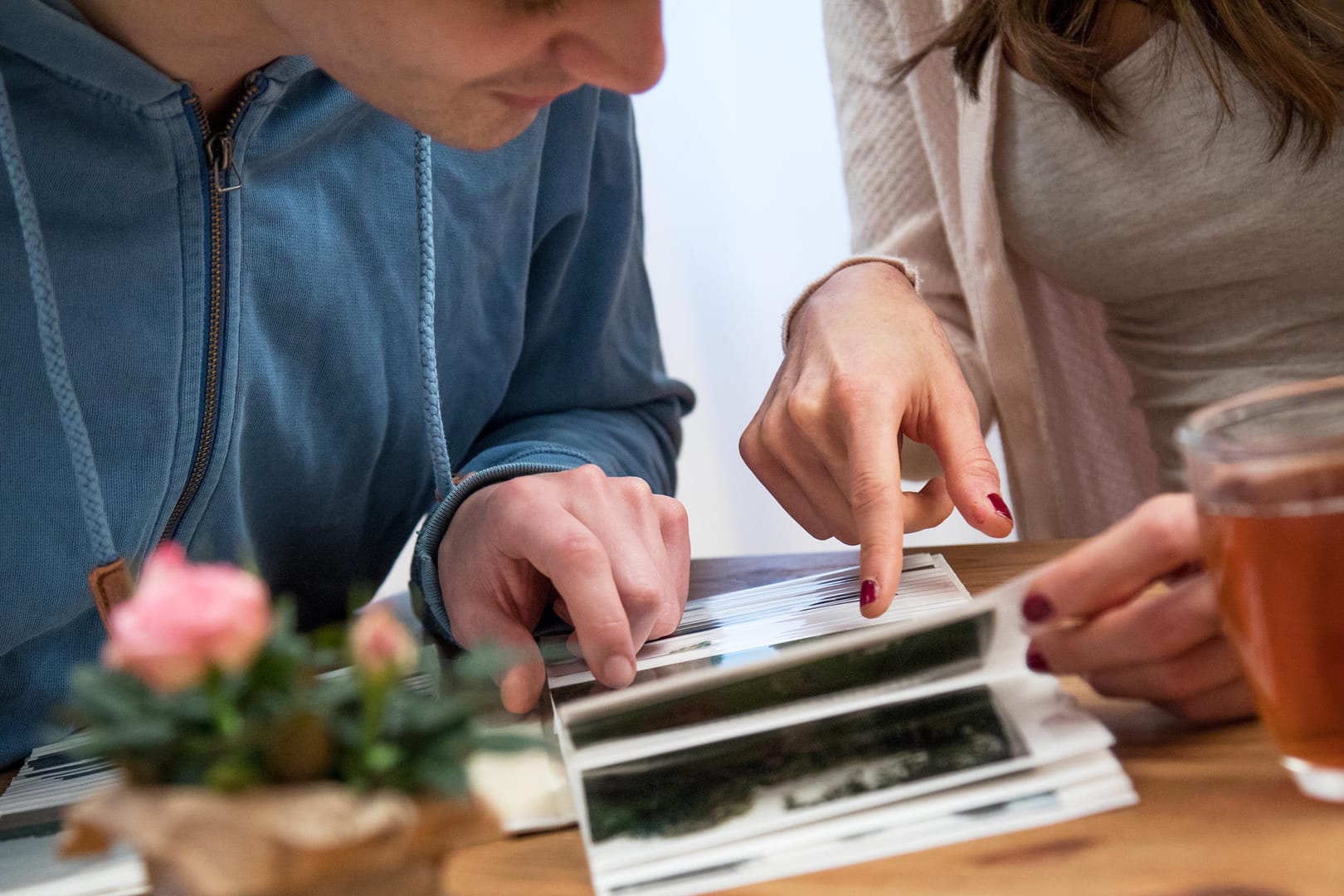 Fotobuch vom alten Elternhaus: Es kann Erinnerungen bewahren, auch wenn das Haus längst leer geräumt ist.