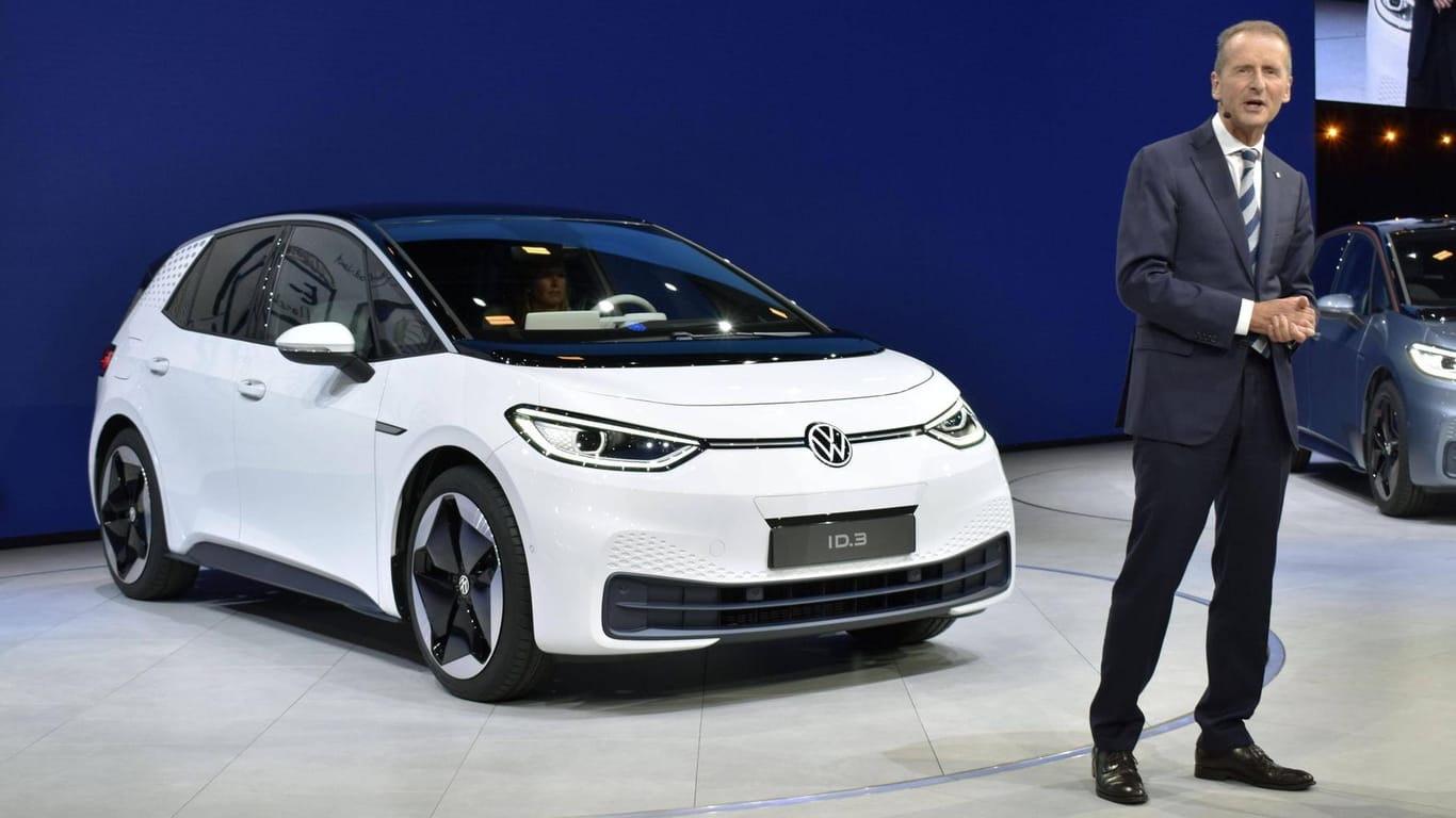 Volkswagen-Konzernchef Herbert Diess bei der Vorstellung des ID.3: klimaschonende Produktion nur vorgegaukelt?